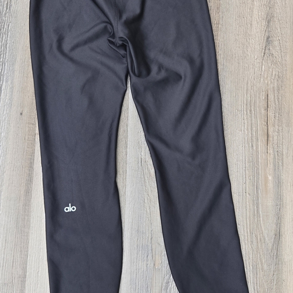 ALO Yoga Black and White Airlift Leggings - Picture 4 of 6